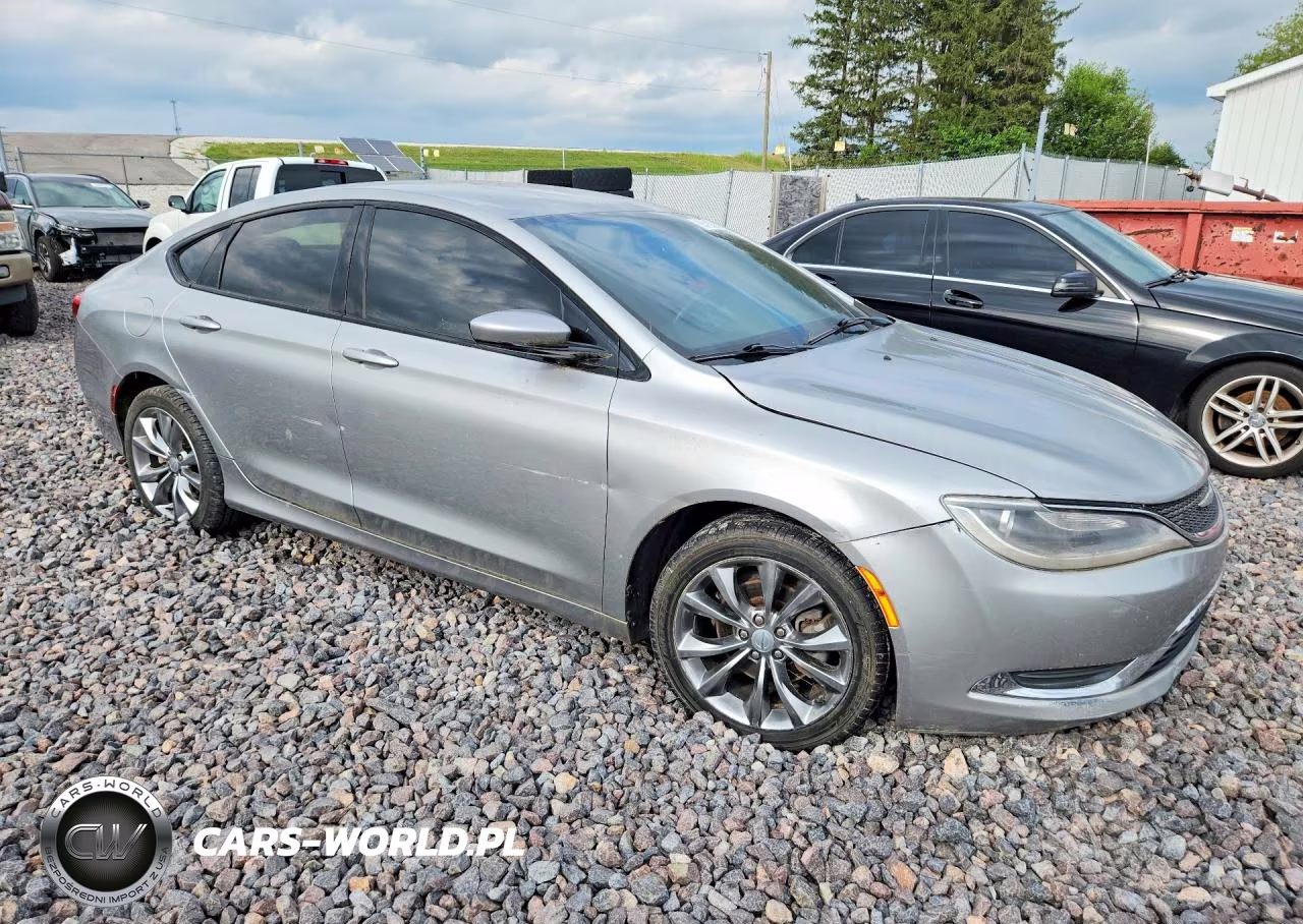 2015 Chrysler 200 S VIN:1C3CCCBB2FN559716 - 4