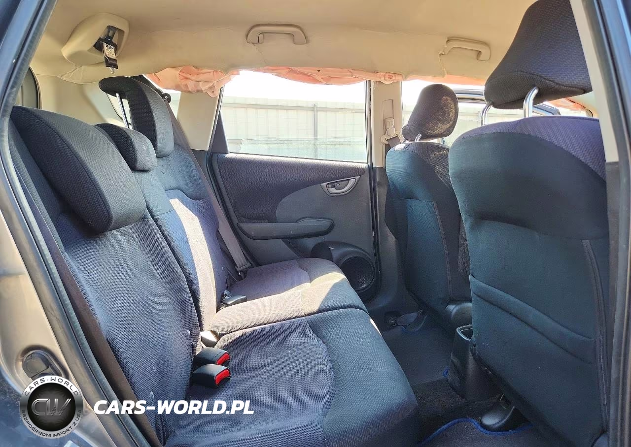 2013 Honda Fit Sport VIN:JHMGE8H54DC072028 - 10