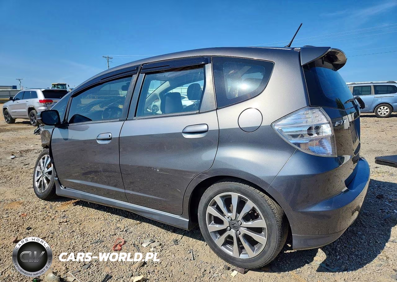 2013 Honda Fit Sport VIN:JHMGE8H54DC072028 - 2