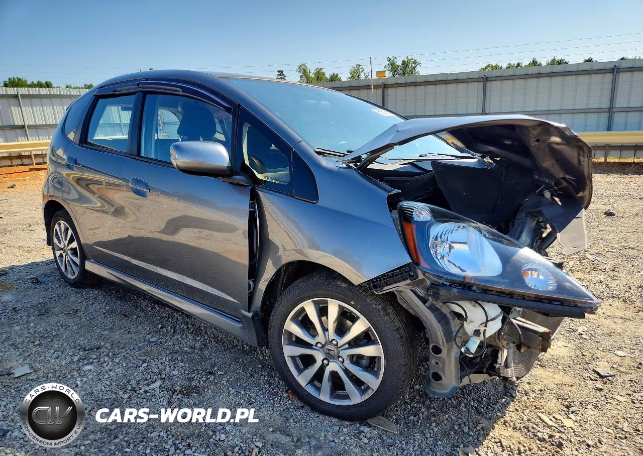 2013 Honda Fit Sport VIN:JHMGE8H54DC072028 - 4