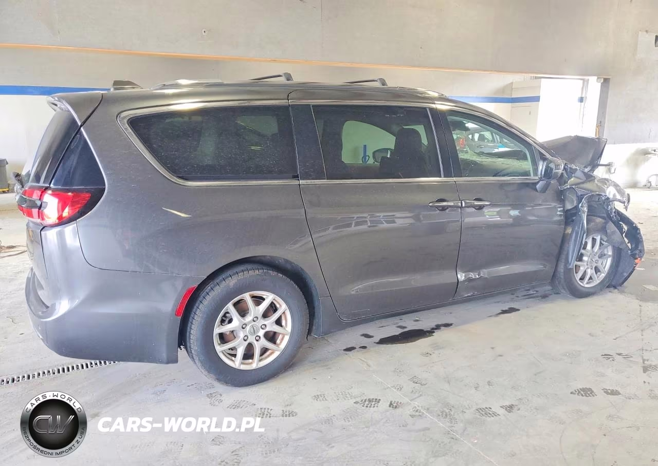 2021 Chrysler Pacifica Touring L VIN:2C4RC1BG9MR528243 - 3