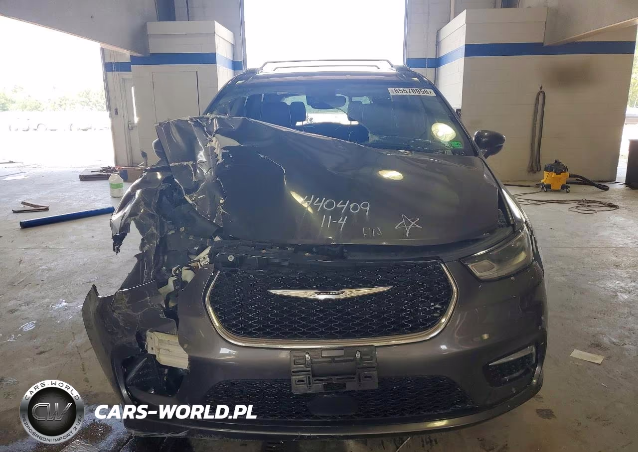 2021 Chrysler Pacifica Touring L VIN:2C4RC1BG9MR528243 - 5