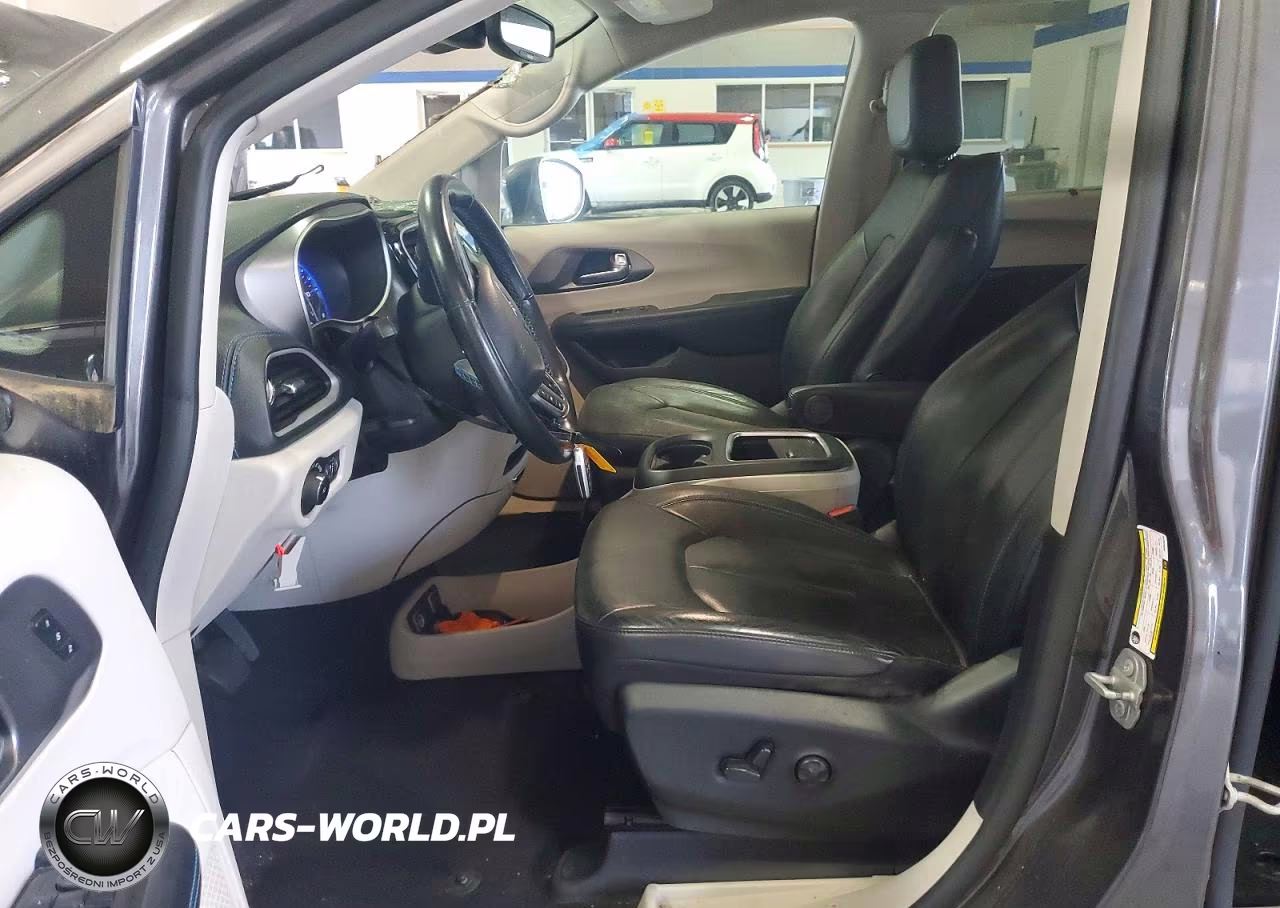 2021 Chrysler Pacifica Touring L VIN:2C4RC1BG9MR528243 - 7