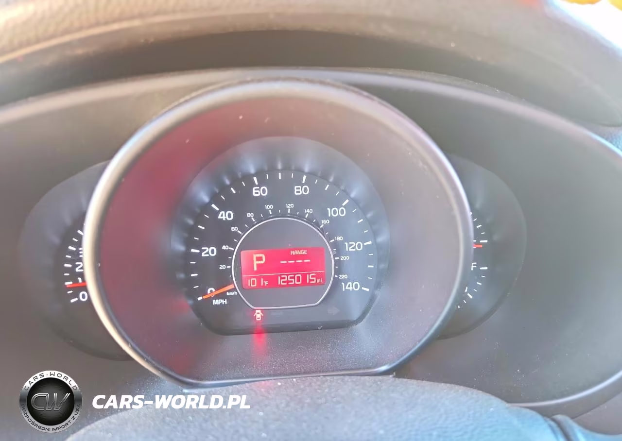 2016 Kia Soul + VIN:KNDJP3A56G7318749 - 9