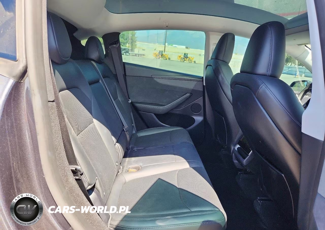 2026 Tesla Model Y VIN:7SAYGDEE2TF328927 - 11