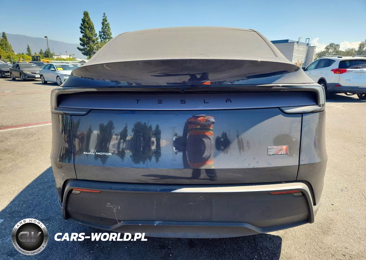 2026 Tesla Model Y VIN:7SAYGDEE2TF328927 - 6