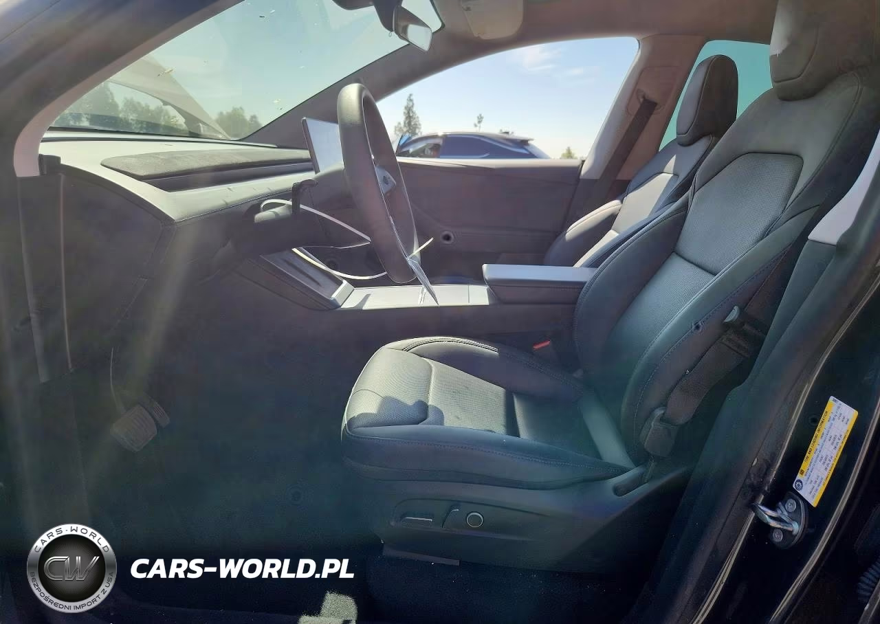 2026 Tesla Model Y VIN:7SAYGDEE2TF328927 - 7