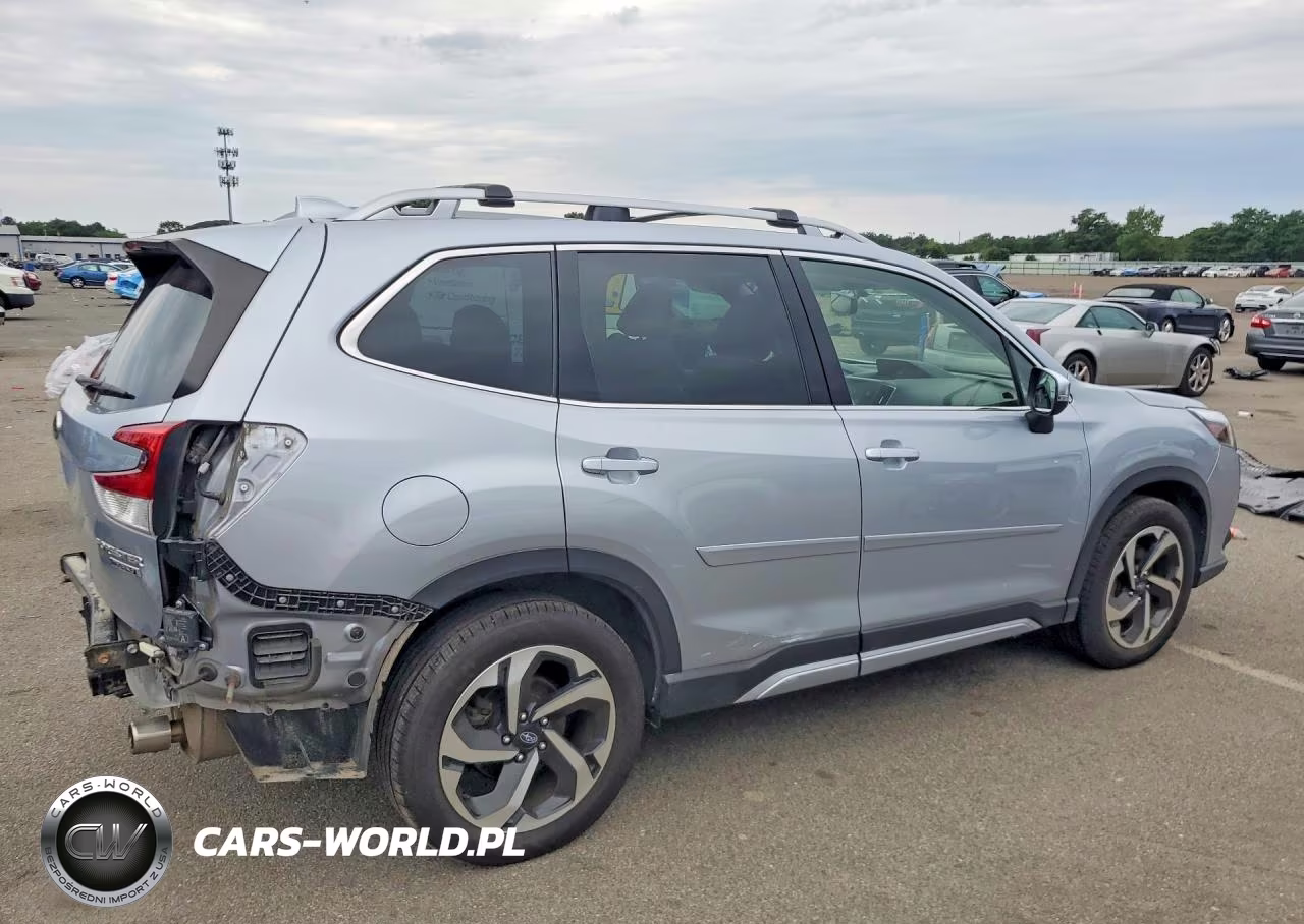 2022 Subaru Forester Touring VIN:JF2SKARC7NH431757 - 3