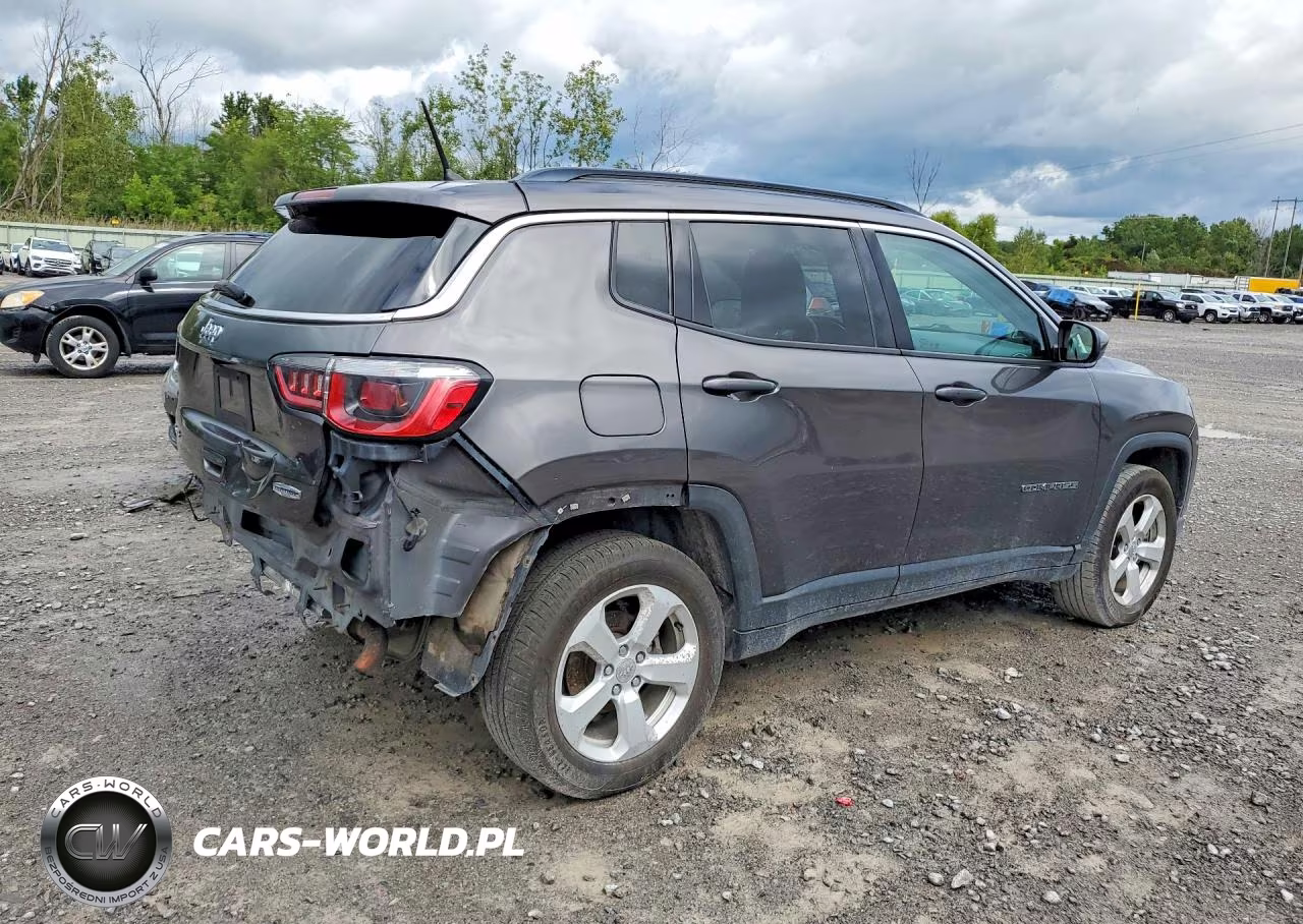 2018 Jeep Compass Latitude VIN:3C4NJDBB3JT303044 - 3