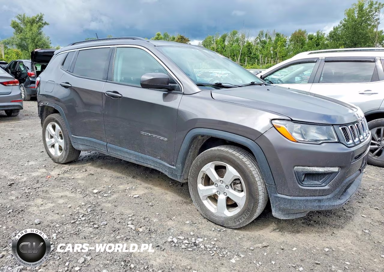 2018 Jeep Compass Latitude VIN:3C4NJDBB3JT303044 - 4