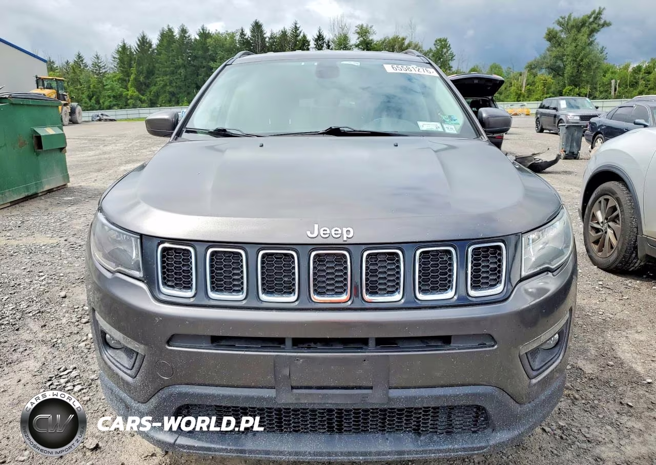 2018 Jeep Compass Latitude VIN:3C4NJDBB3JT303044 - 5