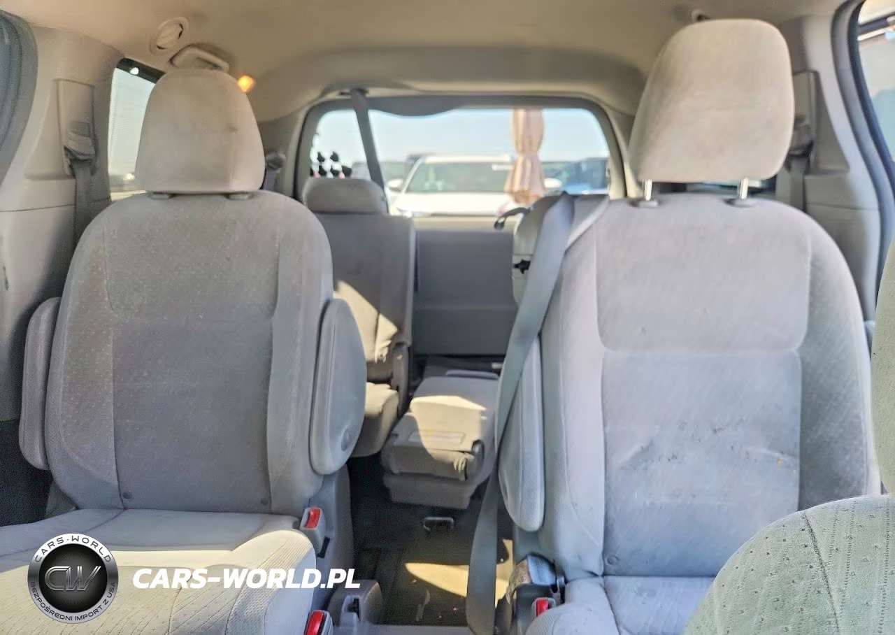 2018 Toyota Sienna Le VIN:5TDKZ3DC9JS904979 - 10