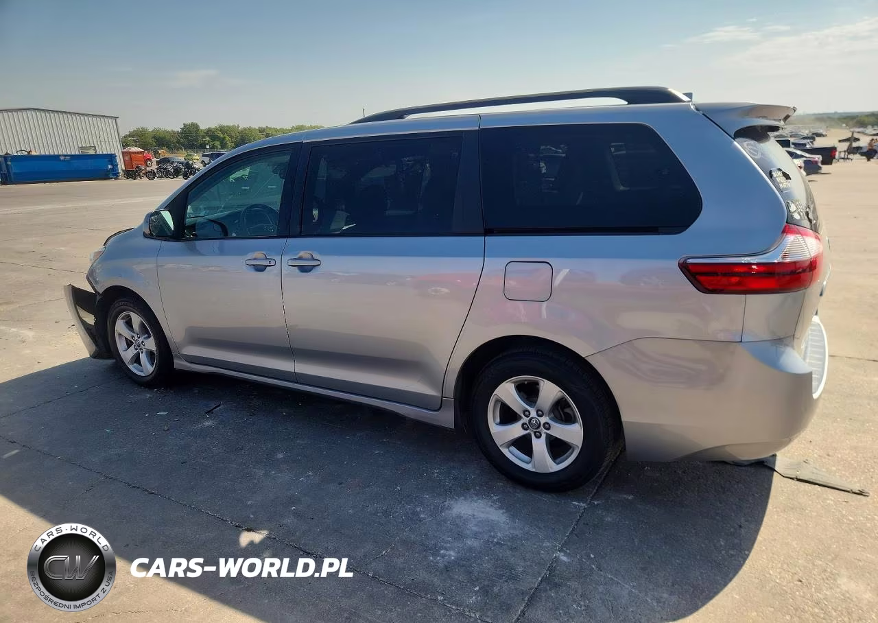2018 Toyota Sienna Le VIN:5TDKZ3DC9JS904979 - 2