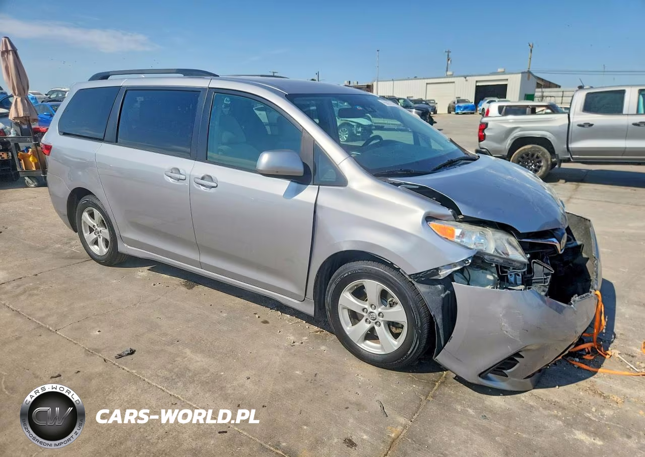 2018 Toyota Sienna Le VIN:5TDKZ3DC9JS904979 - 4