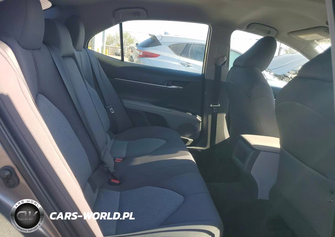 2020 Toyota Camry Le VIN:4T1C11BK8LU006037 - 10