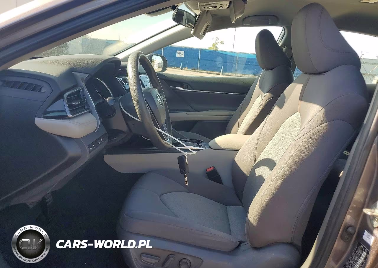2020 Toyota Camry Le VIN:4T1C11BK8LU006037 - 7