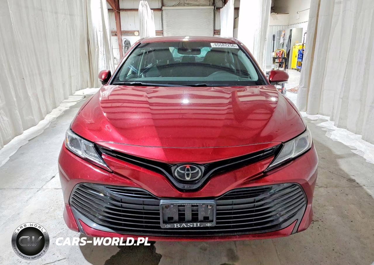 2018 Toyota Camry Le VIN:4T1B11HK6JU668067 - 5