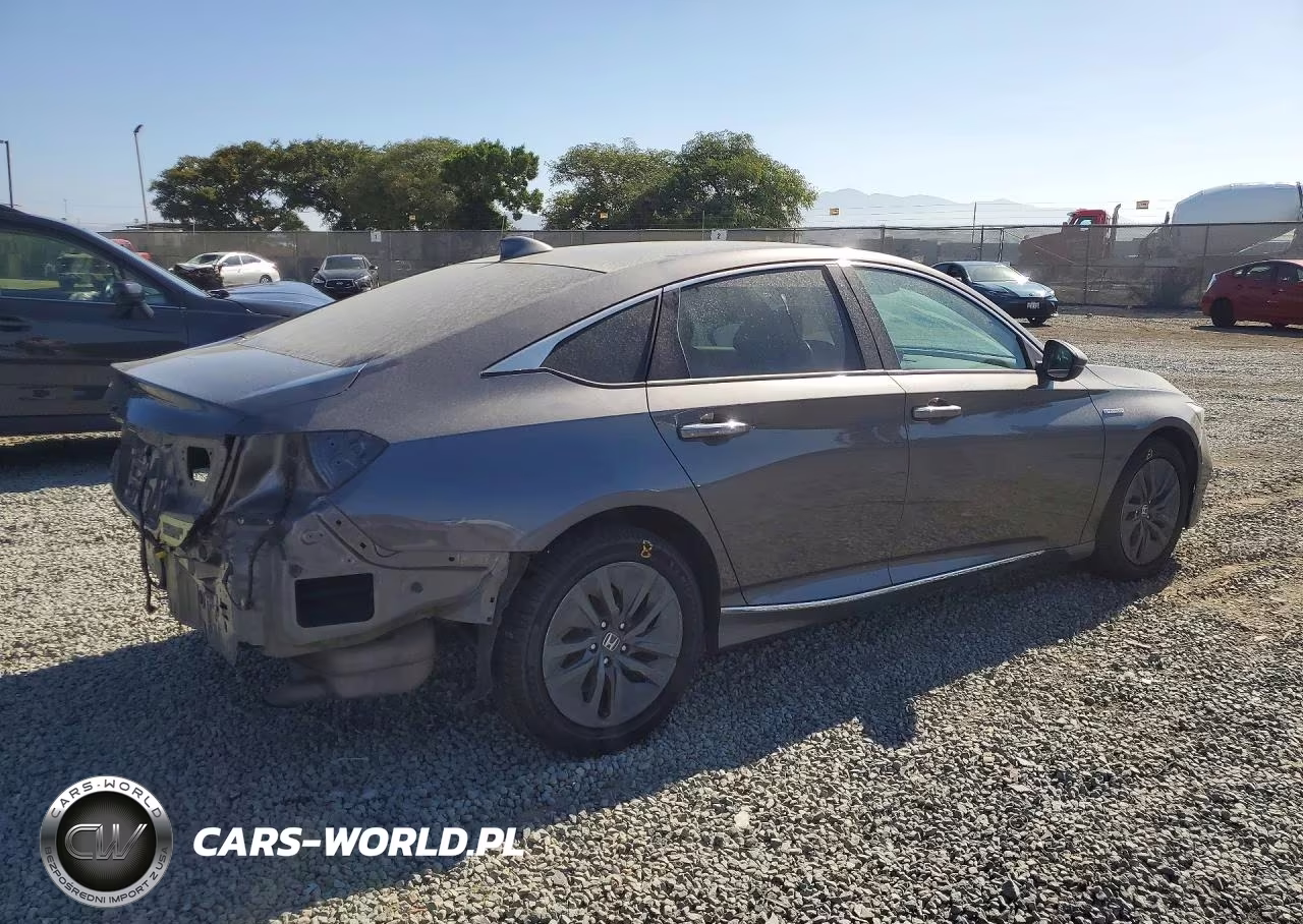 2018 Honda Accord Touring Hybrid VIN:1HGCV3F91JA011043 - 3