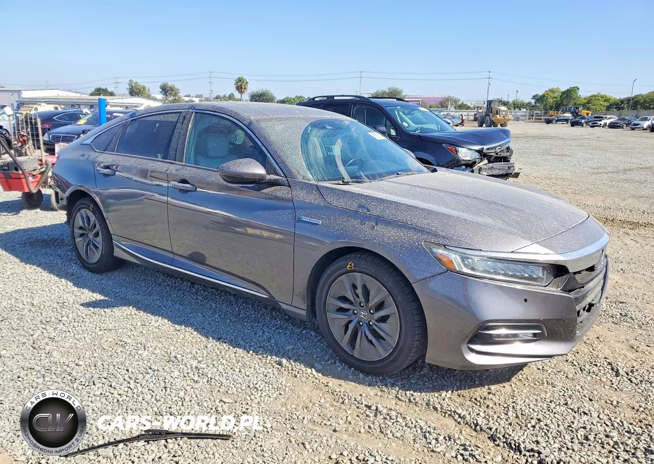 2018 Honda Accord Touring Hybrid VIN:1HGCV3F91JA011043 - 4