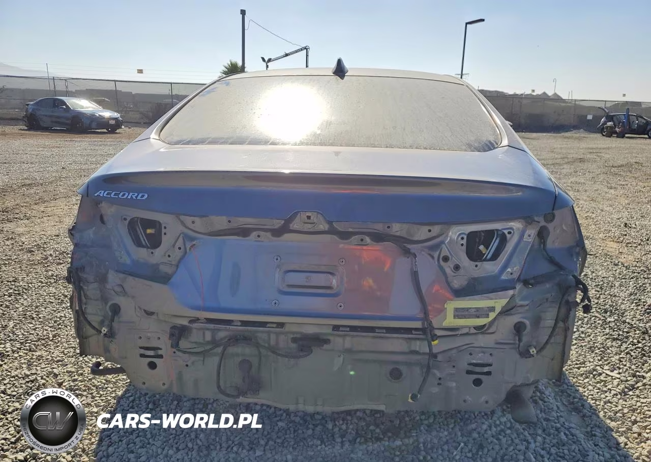 2018 Honda Accord Touring Hybrid VIN:1HGCV3F91JA011043 - 6