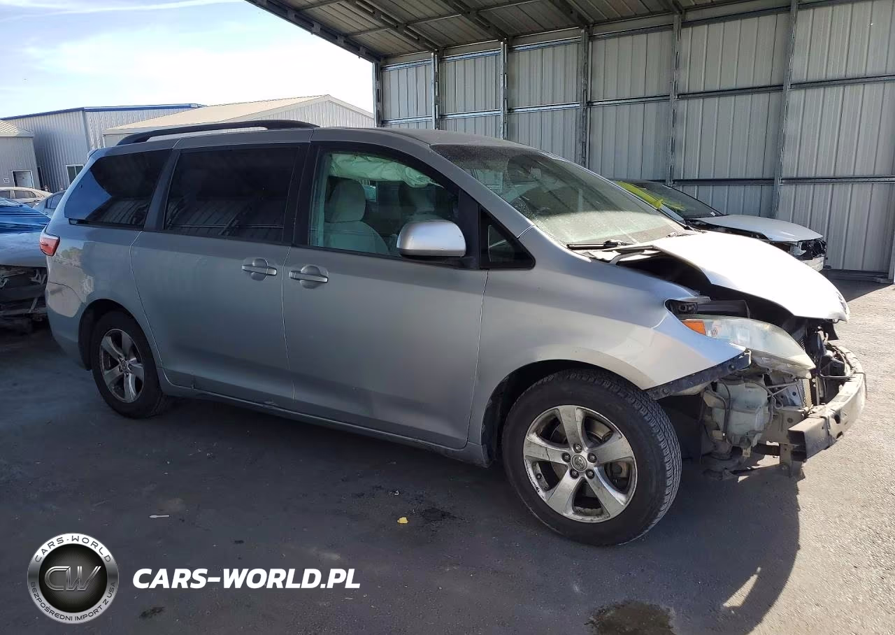 2015 Toyota Sienna Le VIN:5TDKK3DC5FS559851 - 4