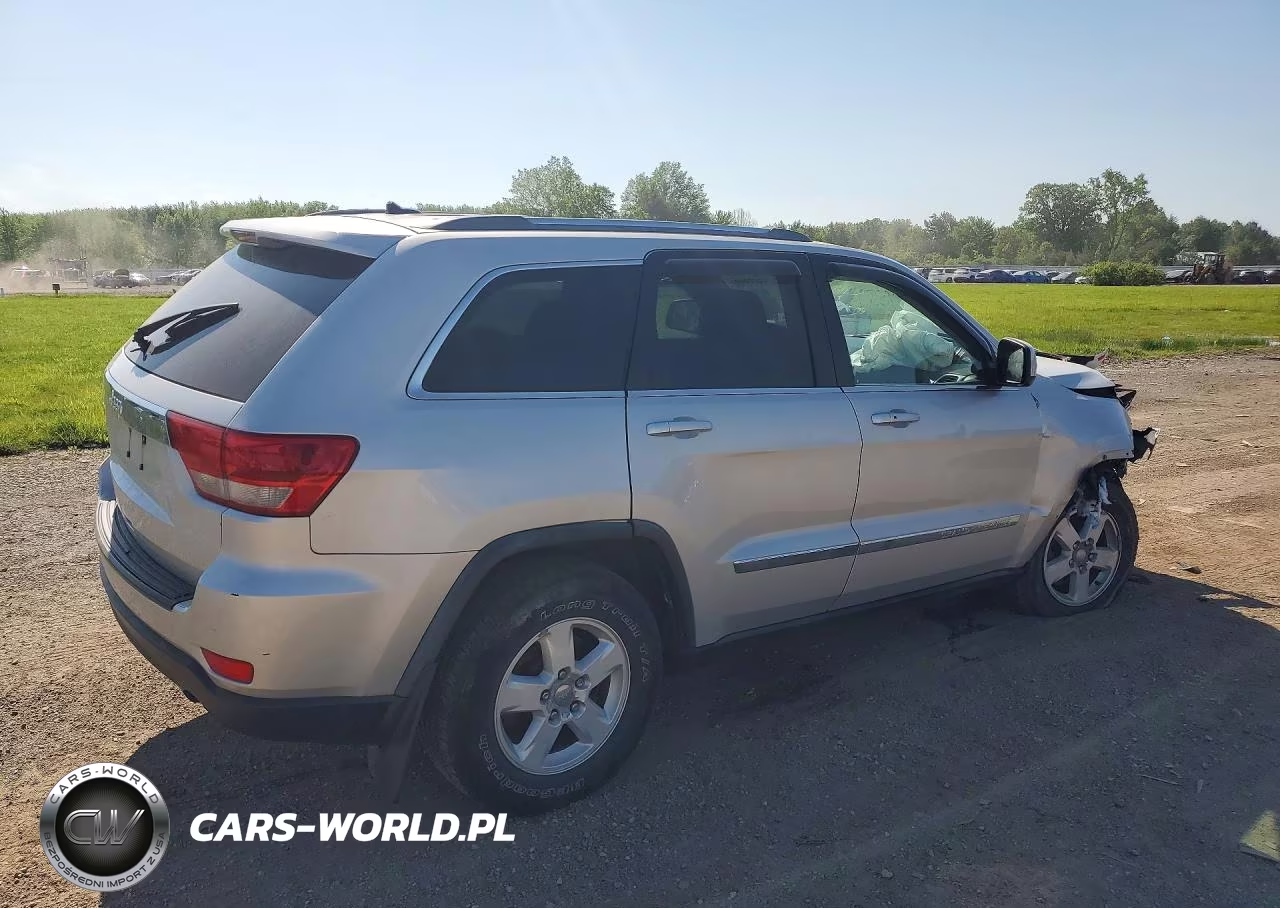 2012 Jeep Grand Cherokee Laredo VIN:1C4RJFAG2CC120744 - 3