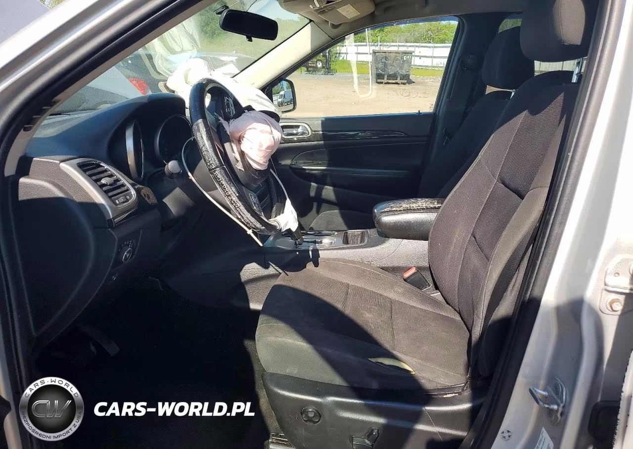 2012 Jeep Grand Cherokee Laredo VIN:1C4RJFAG2CC120744 - 7
