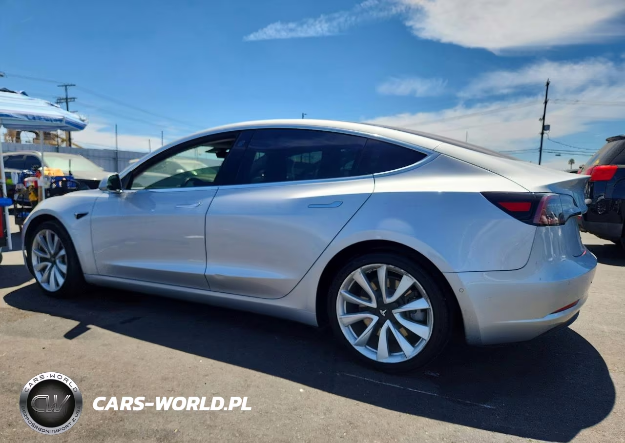 2018 Tesla Model 3 VIN:5YJ3E1EA0JF050132 - 2