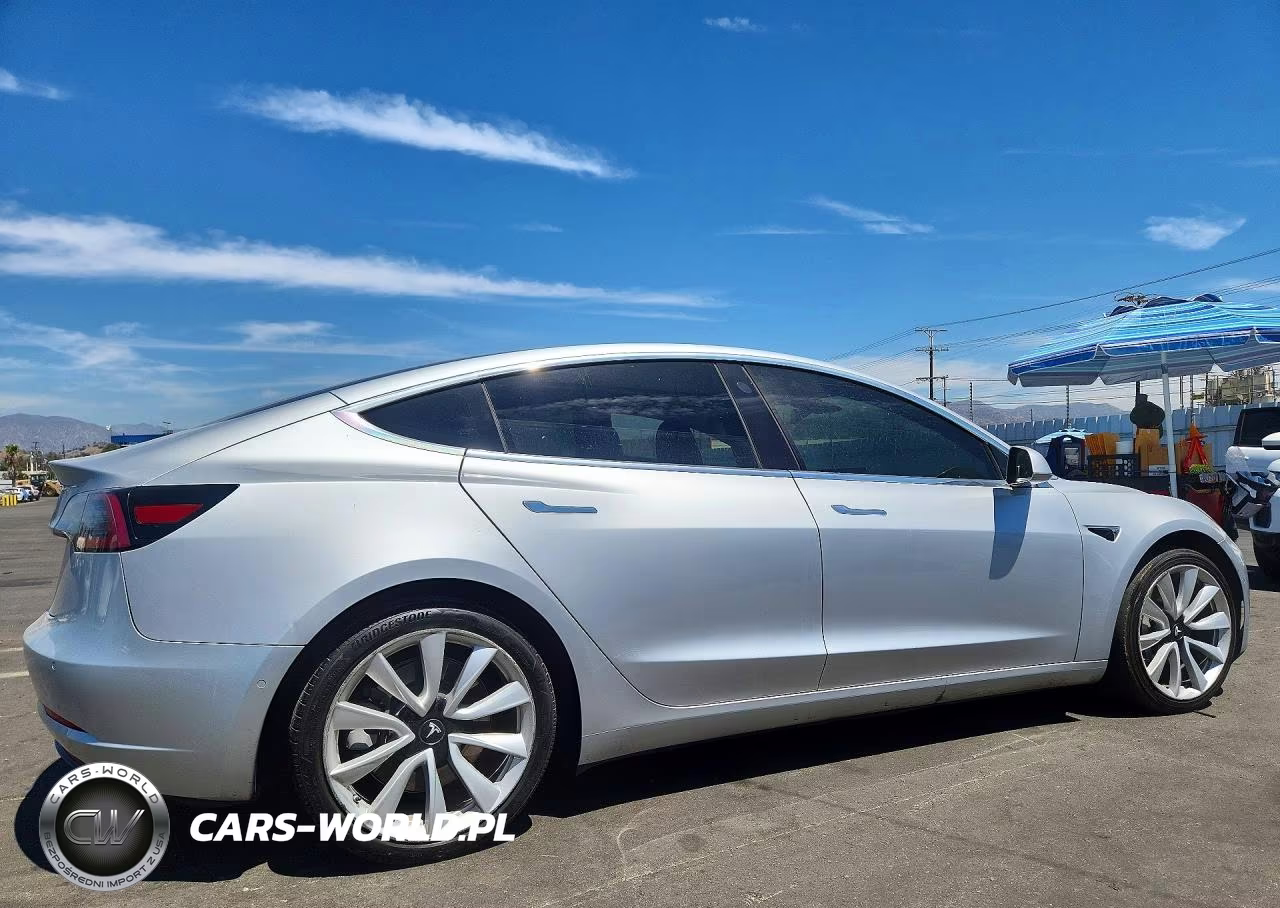 2018 Tesla Model 3 VIN:5YJ3E1EA0JF050132 - 3