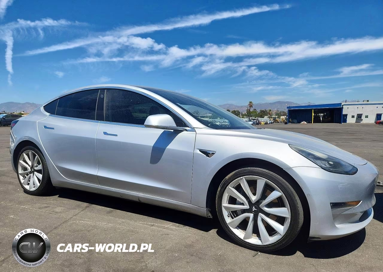 2018 Tesla Model 3 VIN:5YJ3E1EA0JF050132 - 4