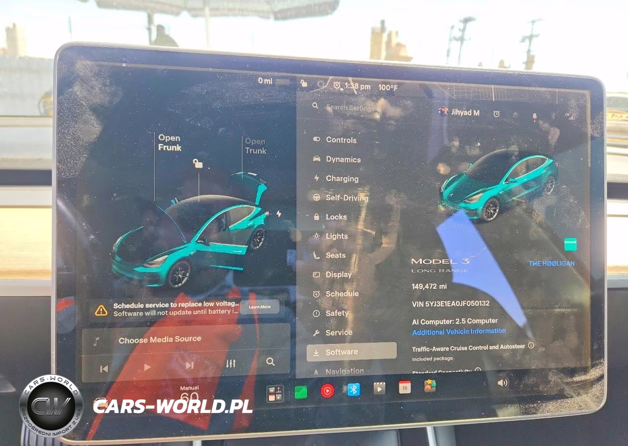 2018 Tesla Model 3 VIN:5YJ3E1EA0JF050132 - 9