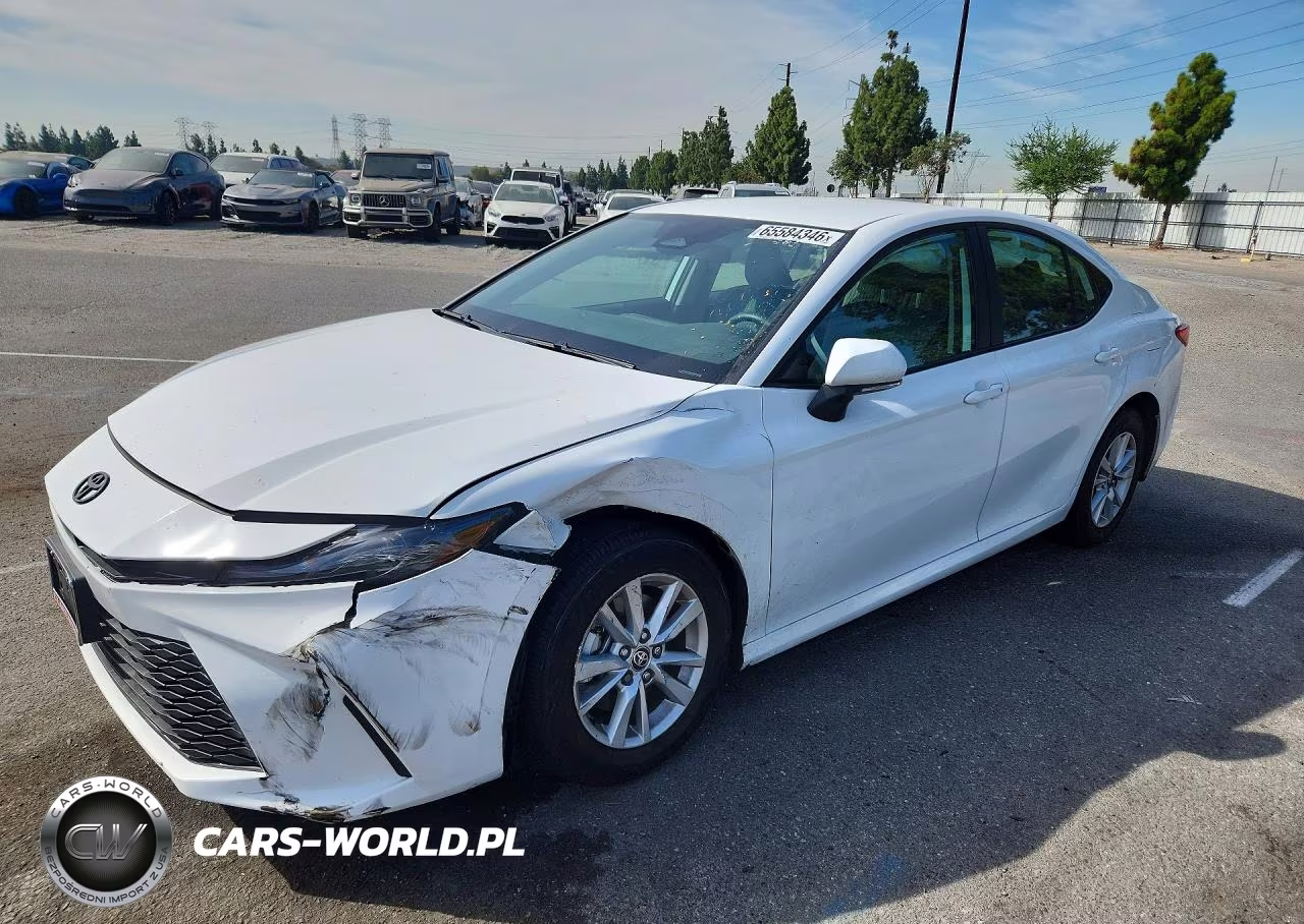 2025 Toyota Camry Le – zdjęcie 1 z 12