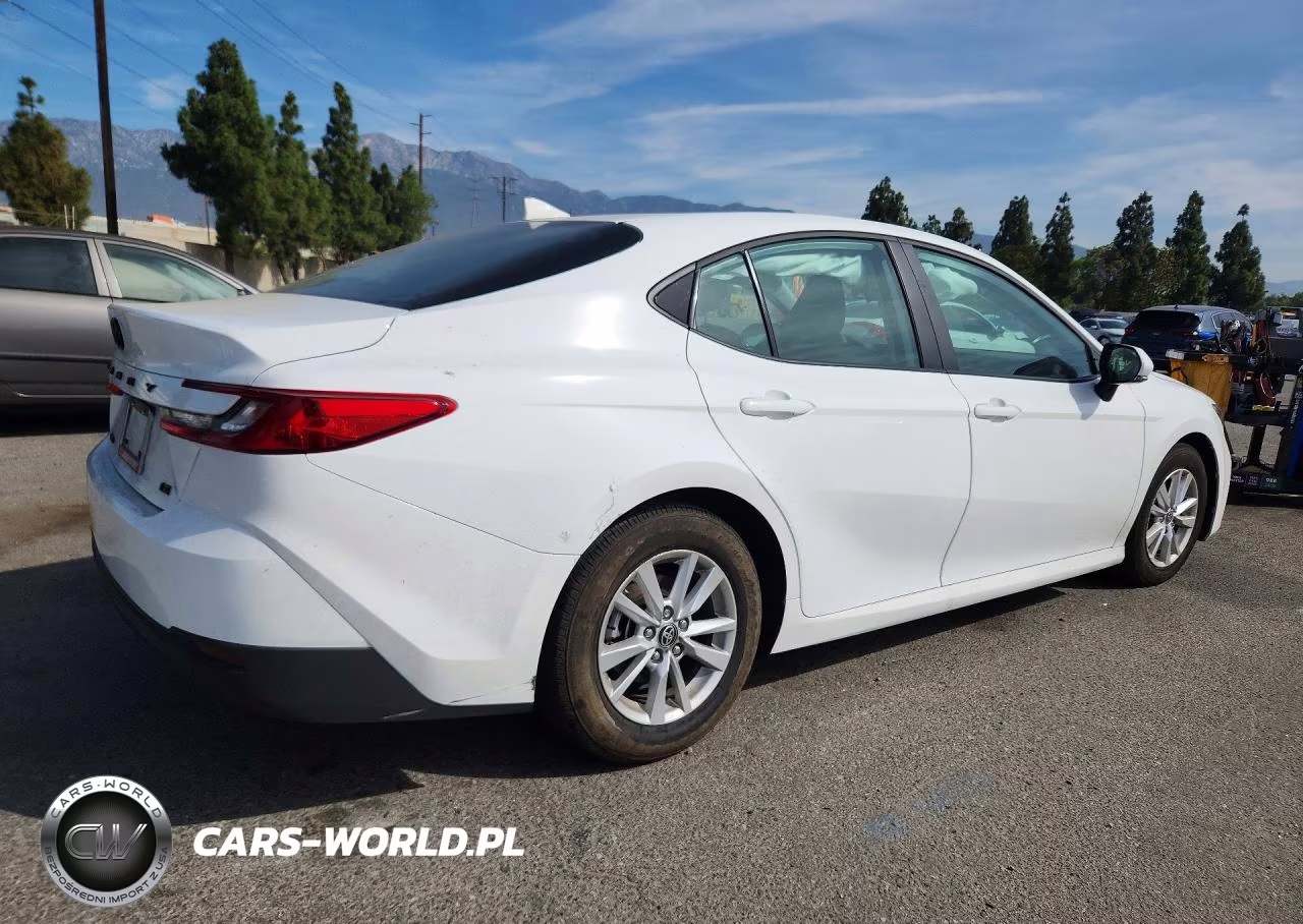 2025 Toyota Camry Le VIN:4T1DAACKXSU564795 - 3