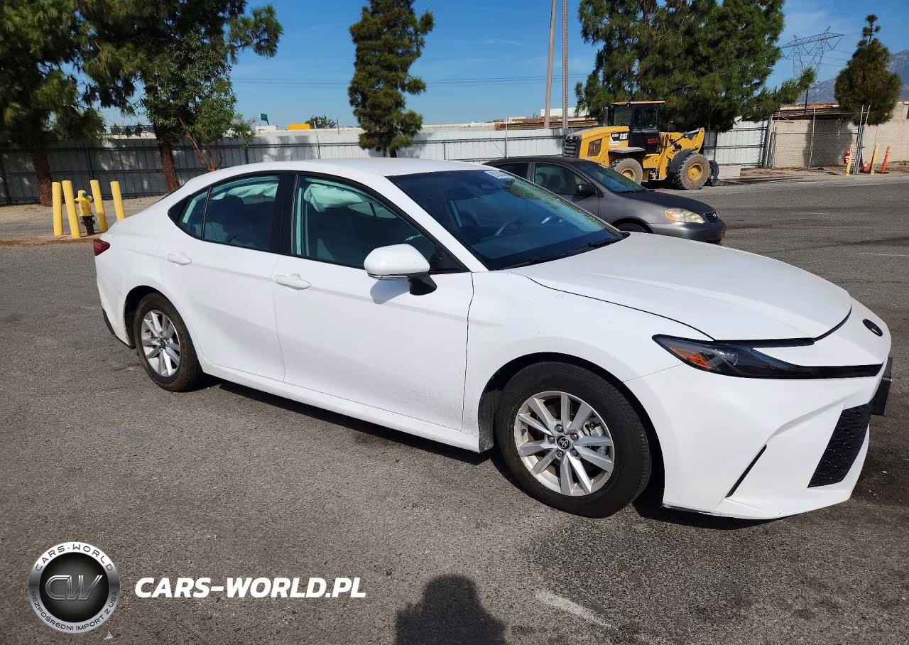 2025 Toyota Camry Le VIN:4T1DAACKXSU564795 - 4