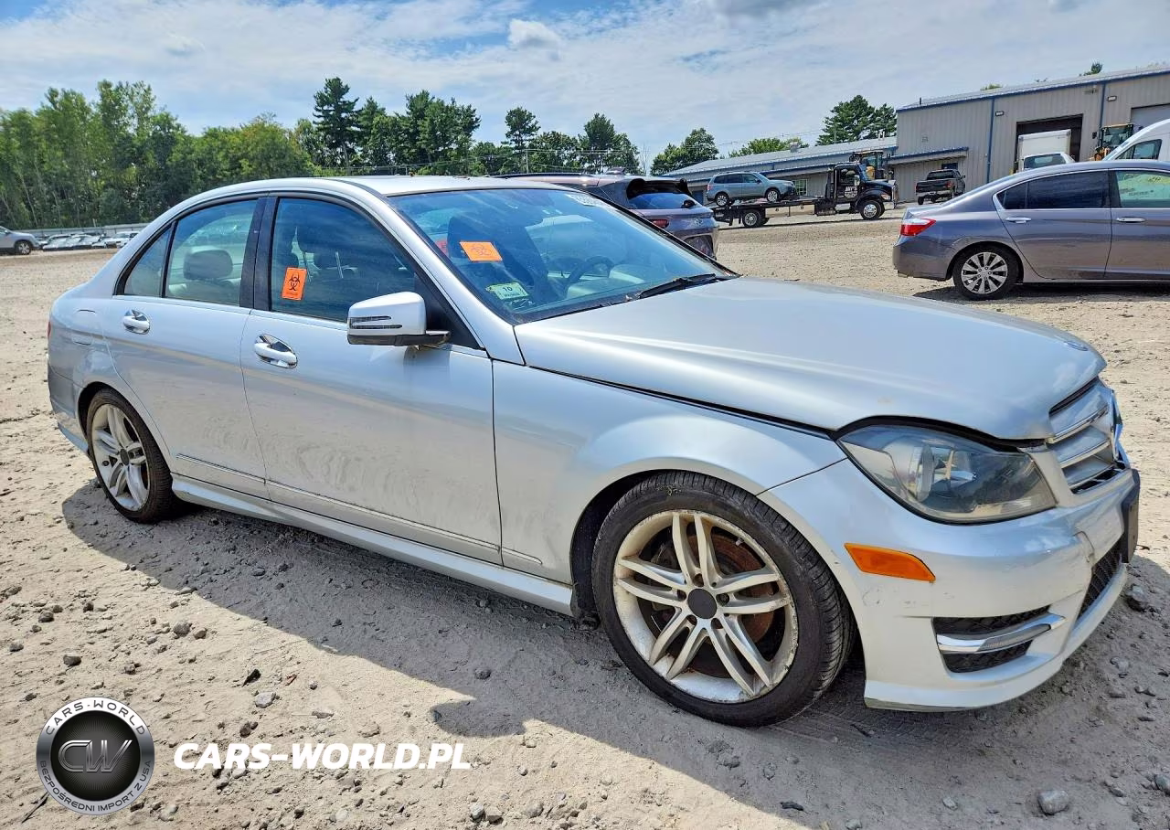2012 Mercedes-Benz C 300 4Matic VIN:WDDGF8BB3CA712145 - 4