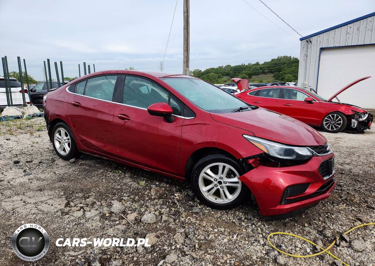 2018 Chevrolet Cruze Lt VIN:1G1BE5SMXJ7142753 - 4