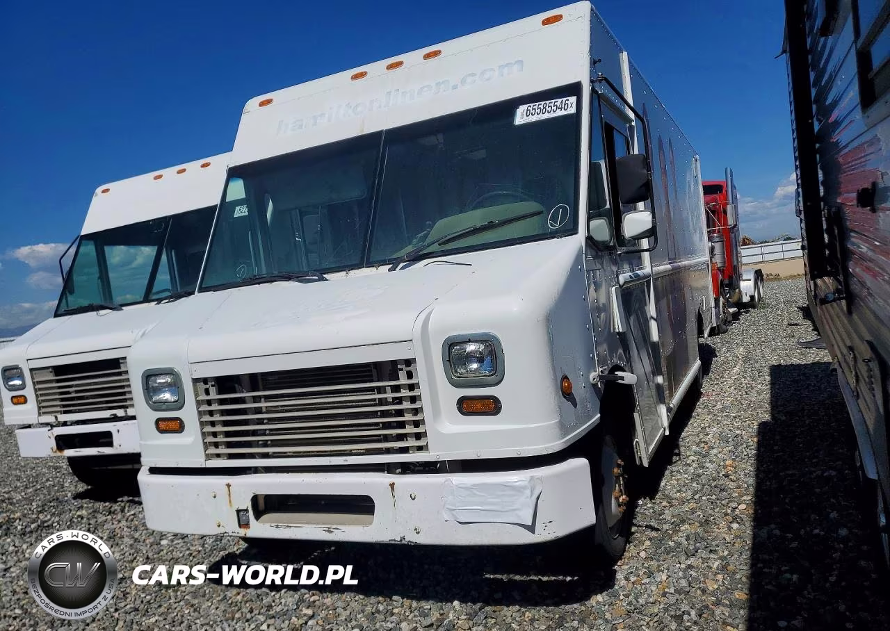 2008 Freightliner Chassis M - Delivery Truck