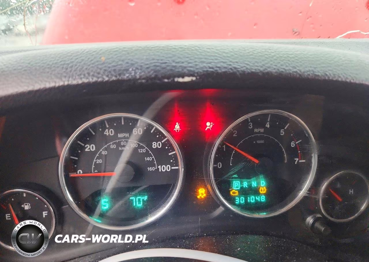 2011 Jeep Wrangler Unlimited Sahara VIN:1J4BA5H15BL638496 - 9