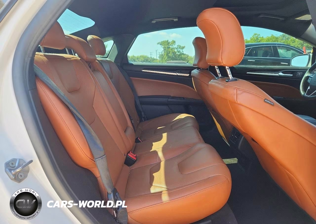 2019 Ford Fusion Titanium VIN:3FA6P0D97KR128825 - 10