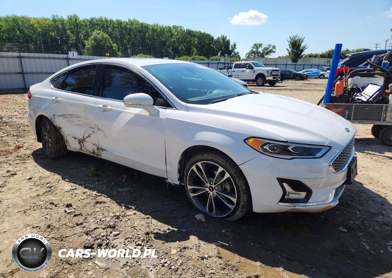 2019 Ford Fusion Titanium VIN:3FA6P0D97KR128825 - 4
