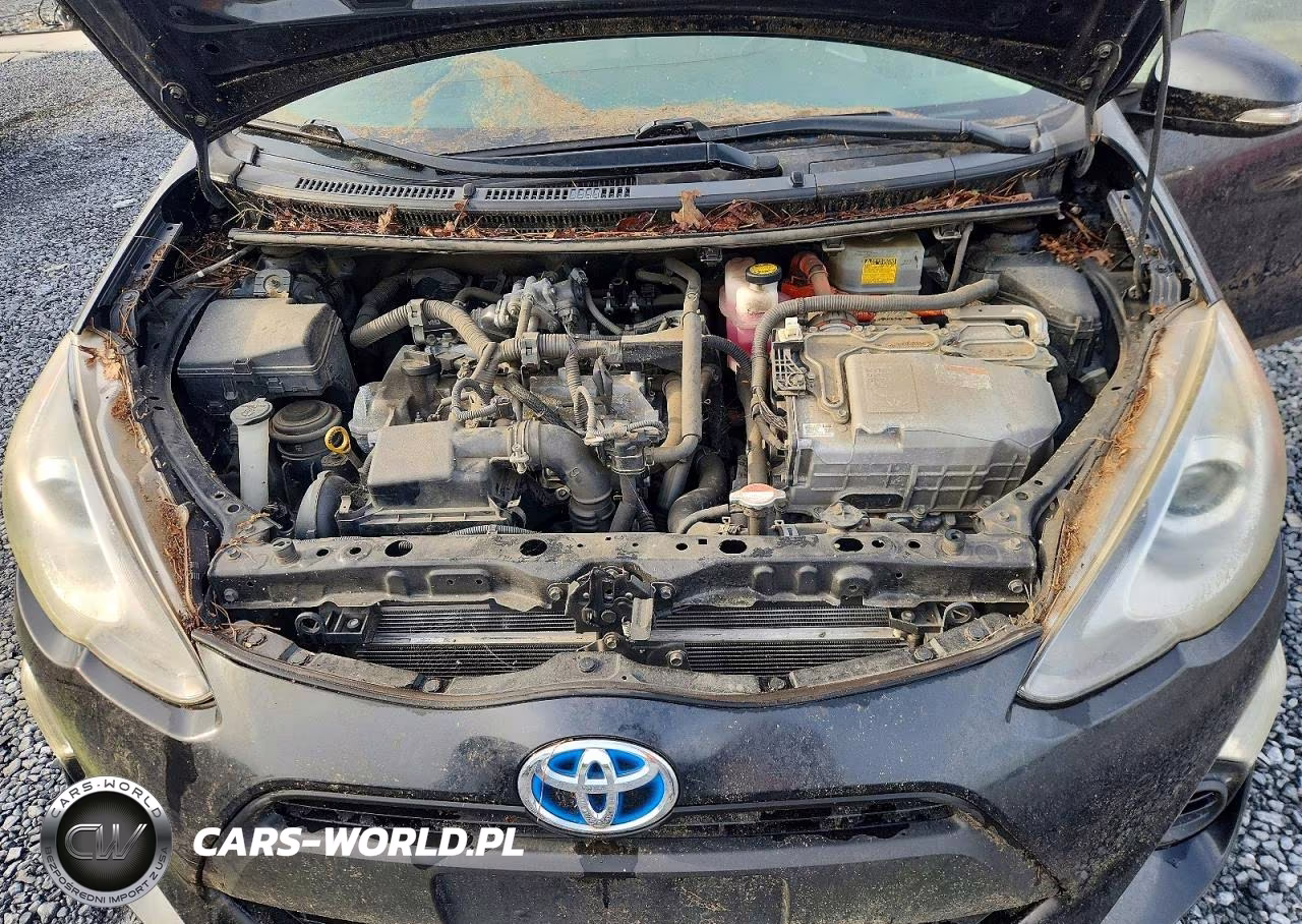 2015 Toyota Prius C One VIN:JTDKDTB3XF1108747 - 11