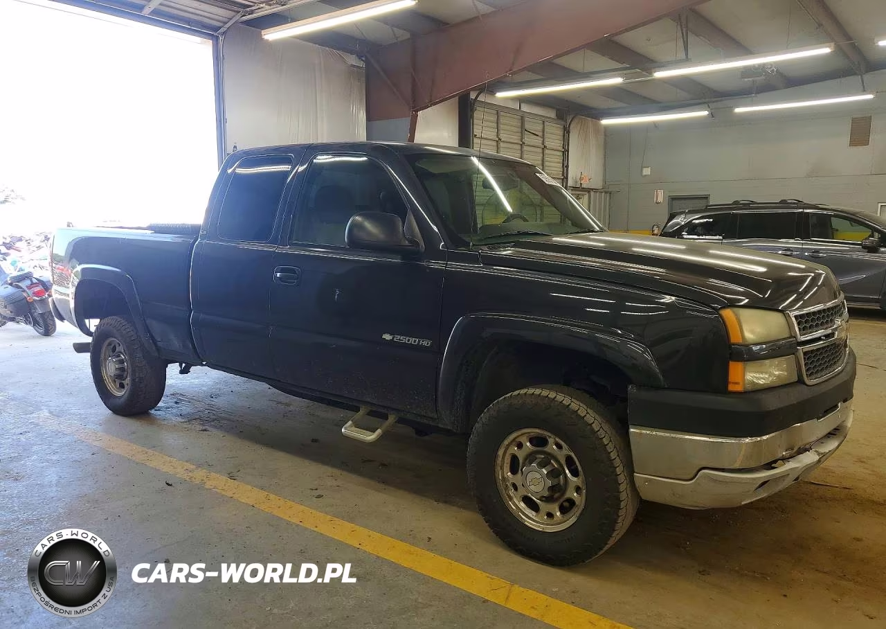 2005 Chevrolet Silverado K2500 Heavy Duty VIN:1GCHK29U95E181849 - 4