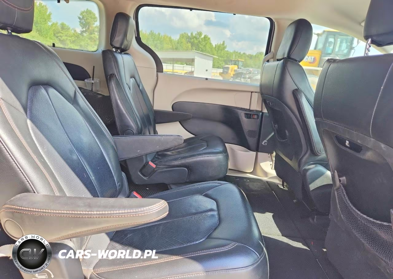 2018 Chrysler Pacifica Touring L VIN:2C4RC1BG3JR233845 - 11