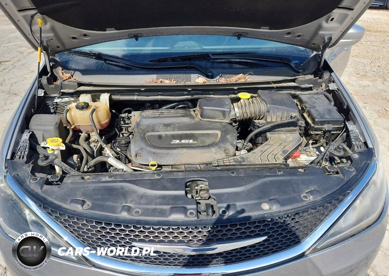 2018 Chrysler Pacifica Touring L VIN:2C4RC1BG3JR233845 - 12
