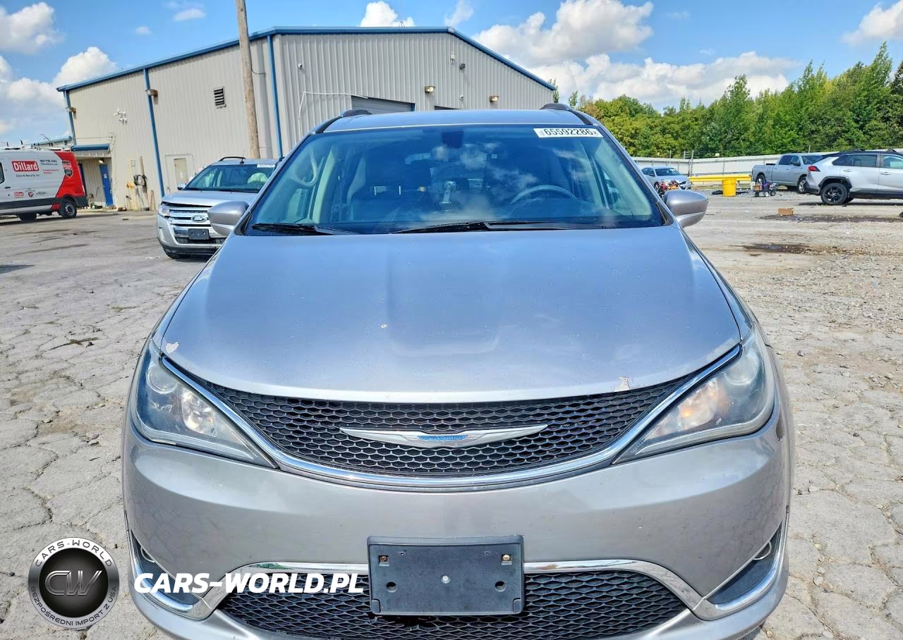 2018 Chrysler Pacifica Touring L VIN:2C4RC1BG3JR233845 - 5