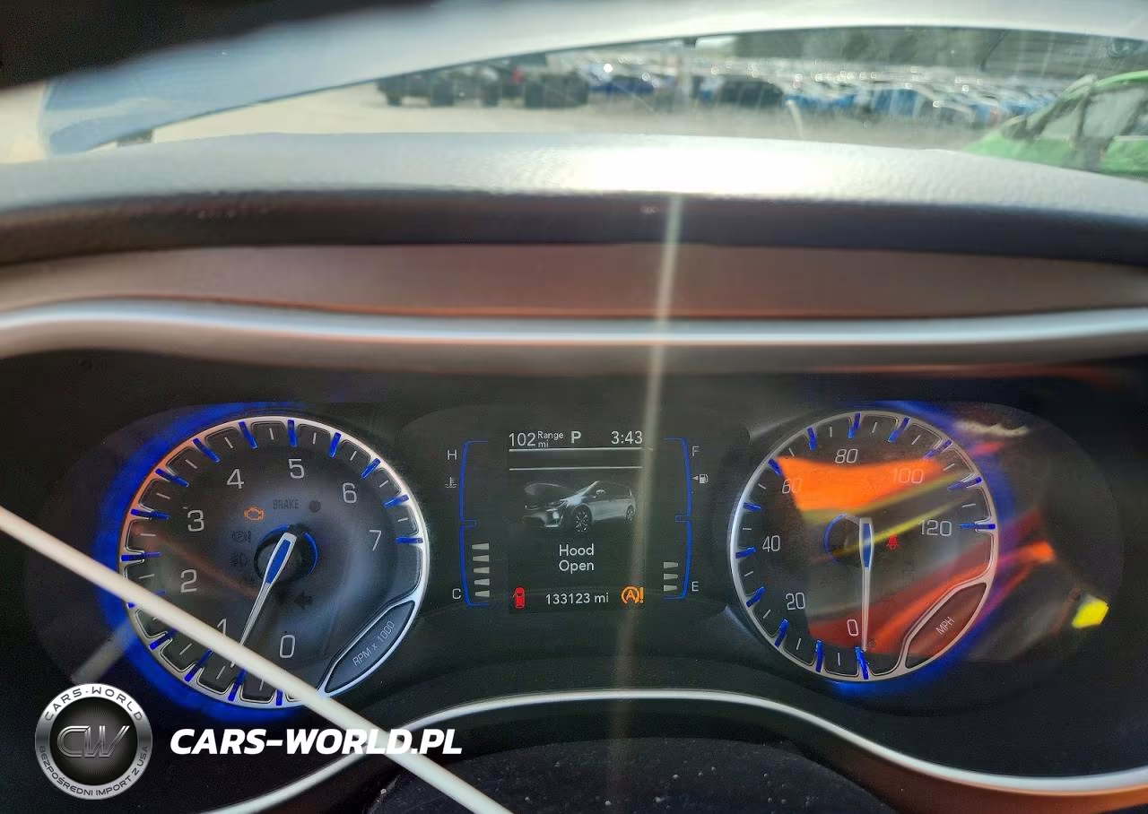 2018 Chrysler Pacifica Touring L VIN:2C4RC1BG3JR233845 - 9