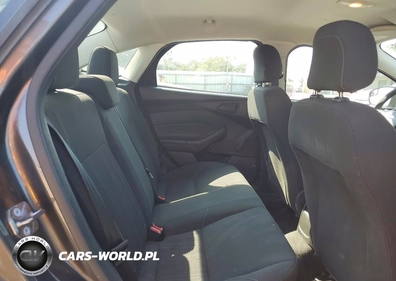 2016 Ford Focus S VIN:1FADP3E2XGL247176 - 10