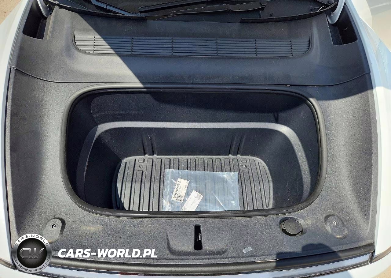 2026 Tesla Model Y VIN:7SAYGDED5TA664639 - 12