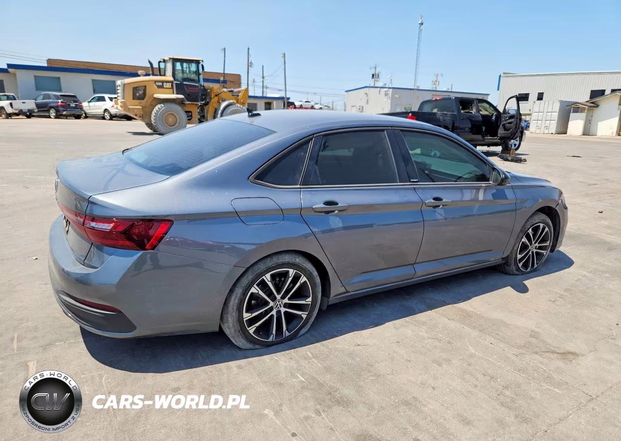 2025 Volkswagen Jetta Sport VIN:3VWBX7BU8SM066872 - 3