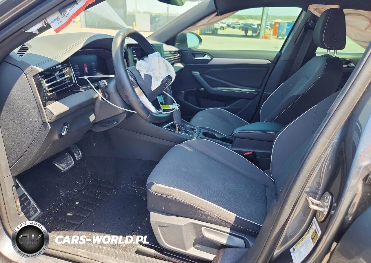 2025 Volkswagen Jetta Sport VIN:3VWBX7BU8SM066872 - 7
